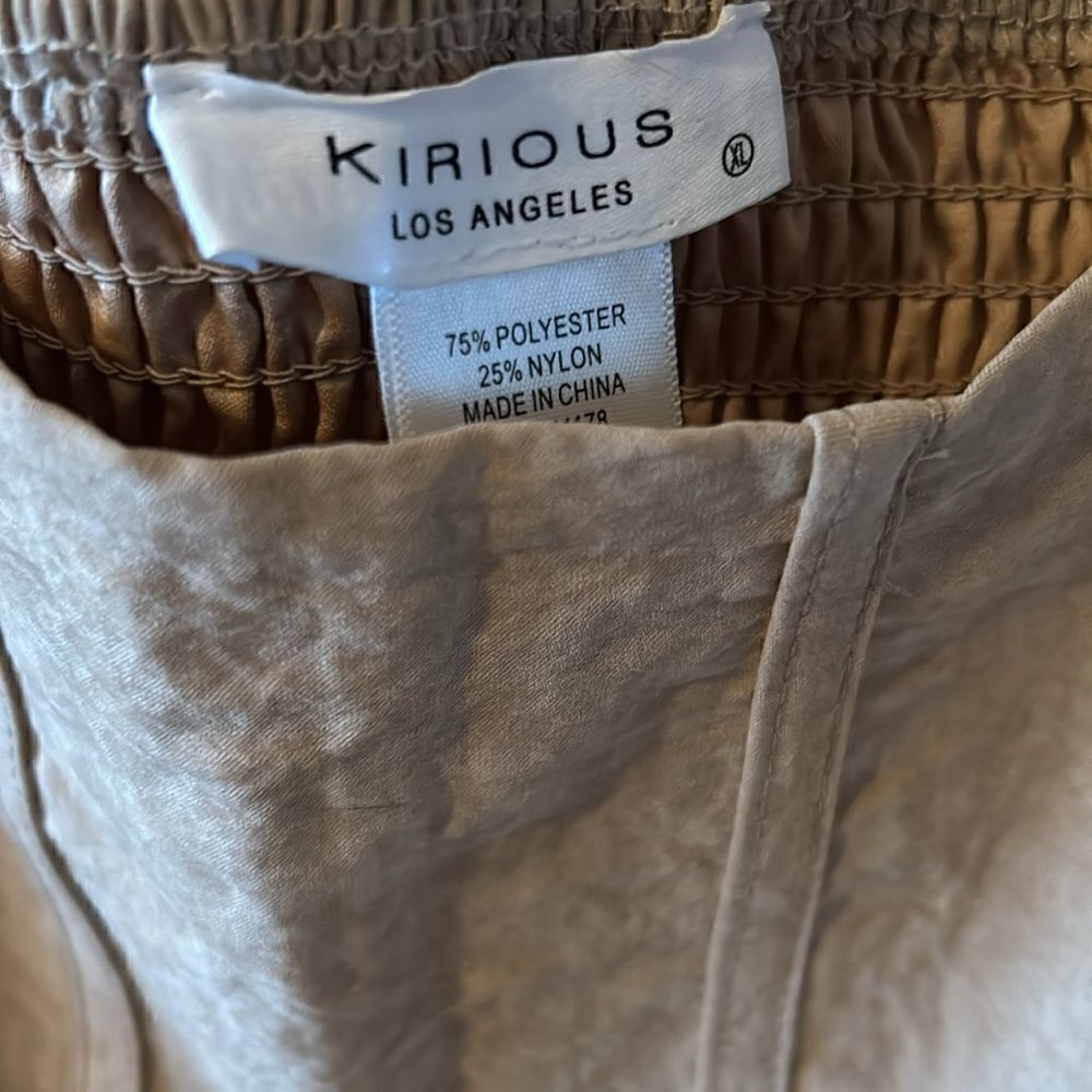 NEW Kirious Los Angeles Tan Crop Top - Picture 3 of 5